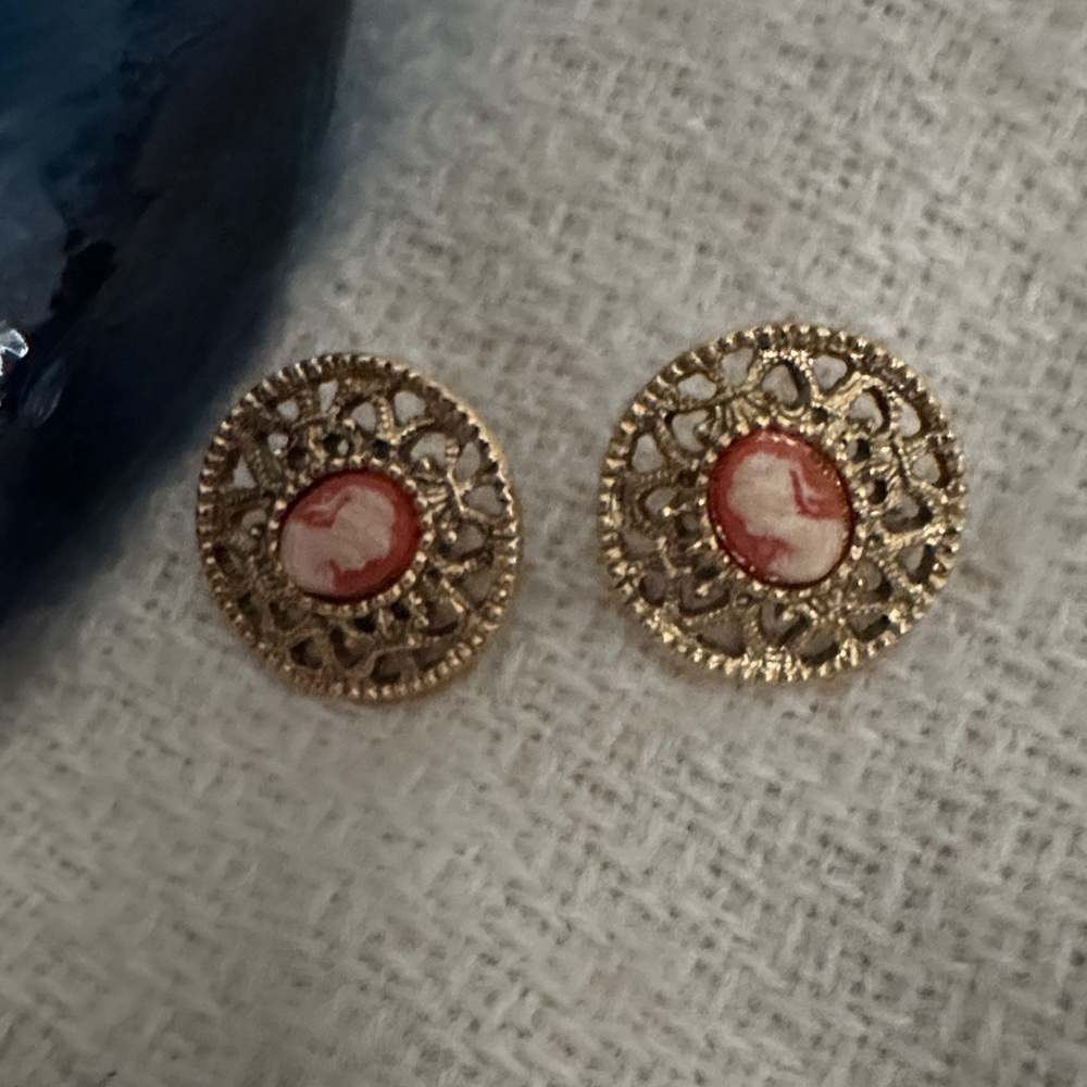 Elegant Gold and Mauve Cameo Earrings